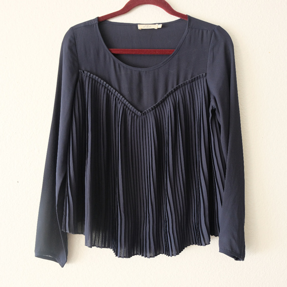 FINAL SALE Elodie pleated Top size medium - Picture 1 of 6